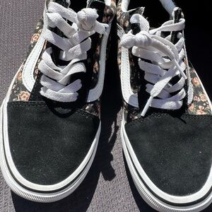 Vans Low-Top Floral Skate Sneakers - Black, White & Pink